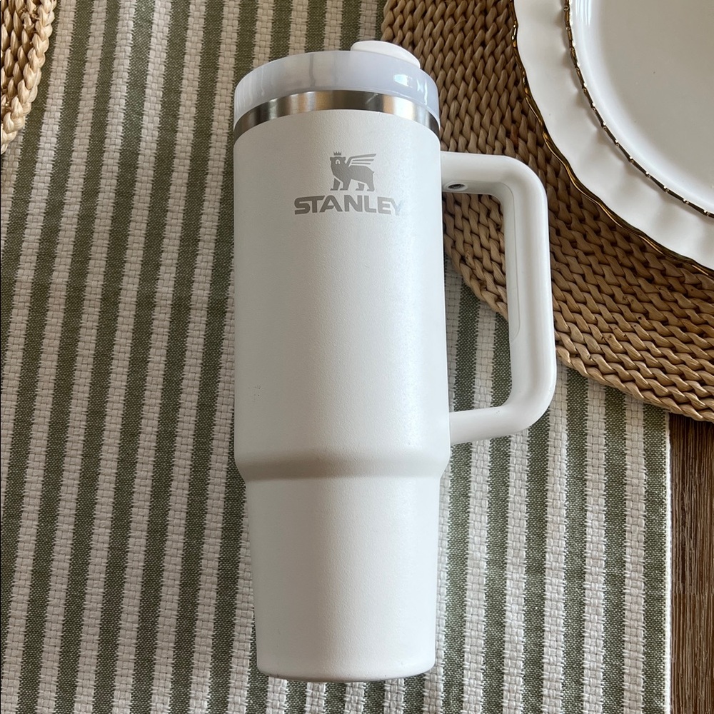 Stanley Classic White Travel Mug with Handle 30 oz